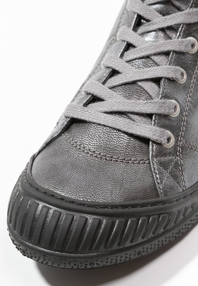 basket pataugas femme soldes