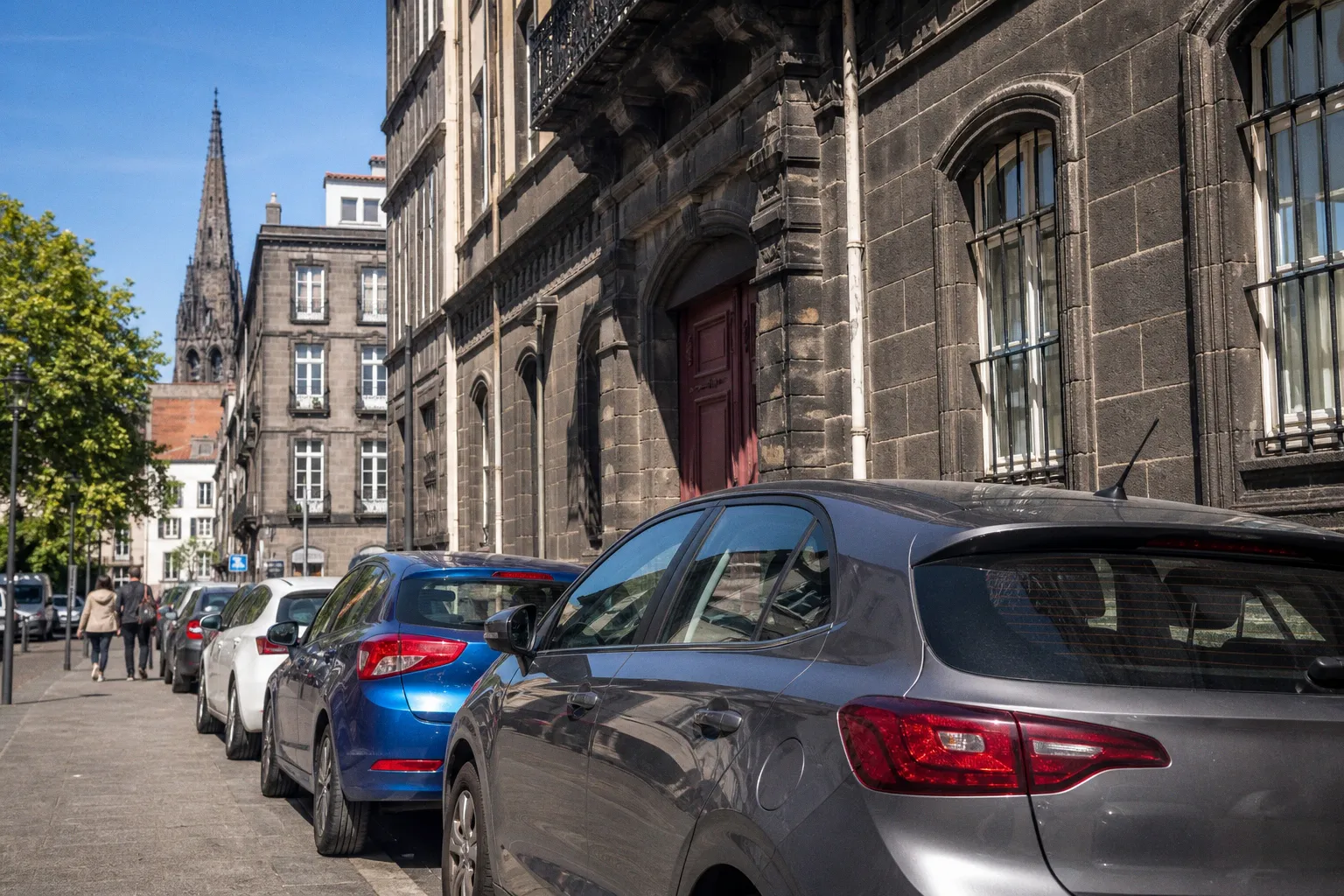 Location de voiture à Clermont-Ferrand : guide pratique